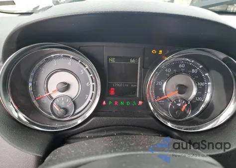 2015 Chrysler Town & Country Touring z USA, uszkodzony, nr VIN 2C4RC1BG9FR538953